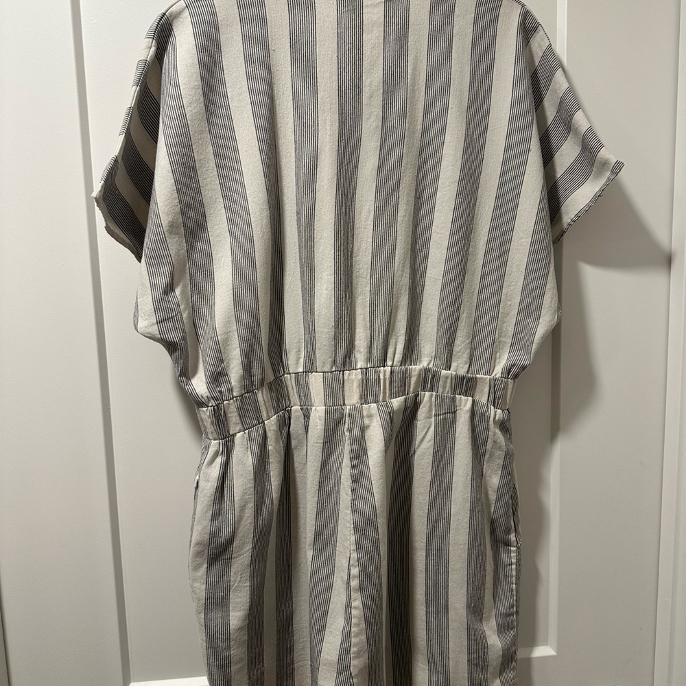 Striped Collared Romper - Picture 3 of 3